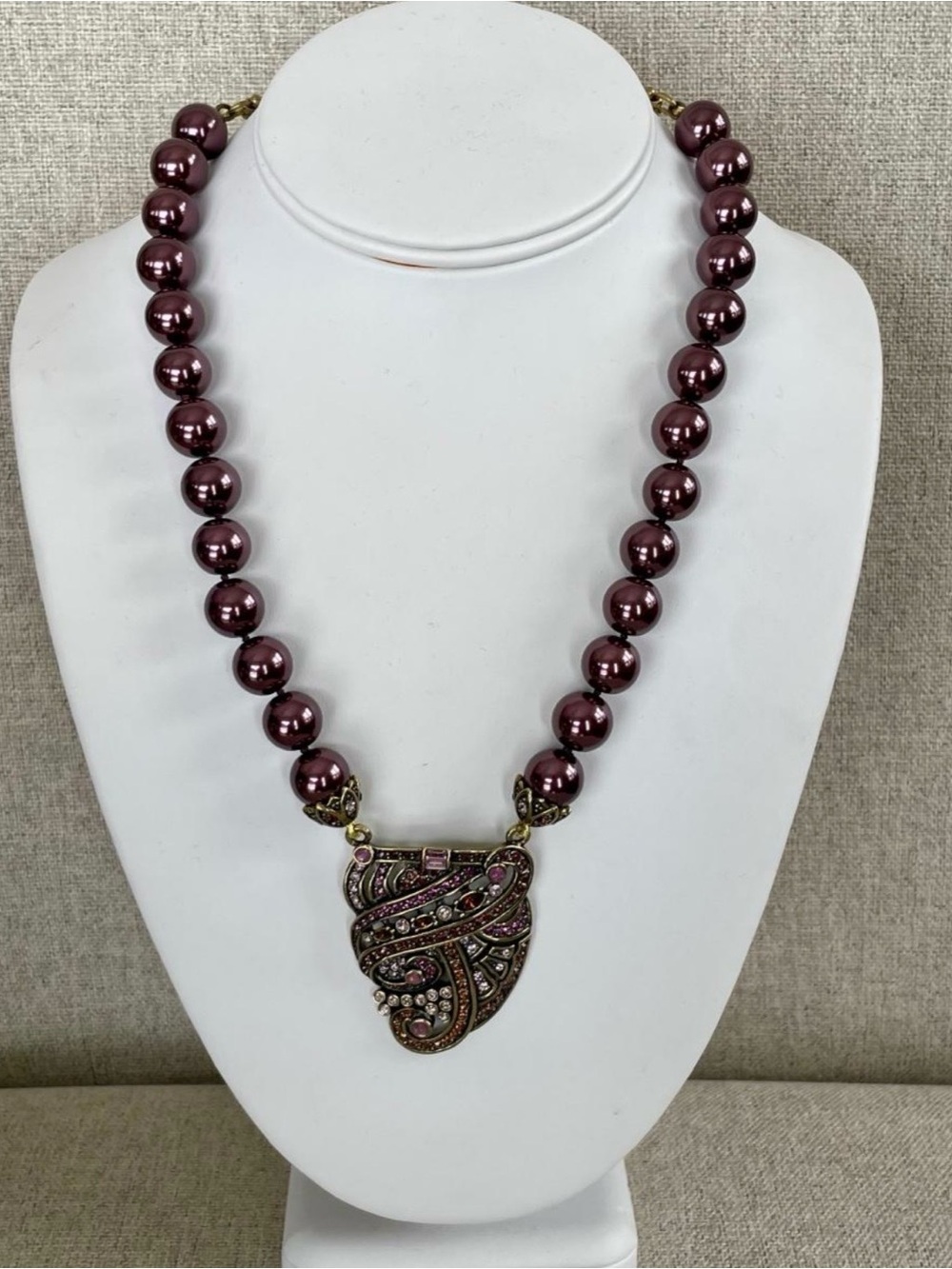✨ AUTHENTIC HEIDI DAUS DEEP PLUM PEARL SCROLLED SHIELD PENDANT NECKLACE ✨